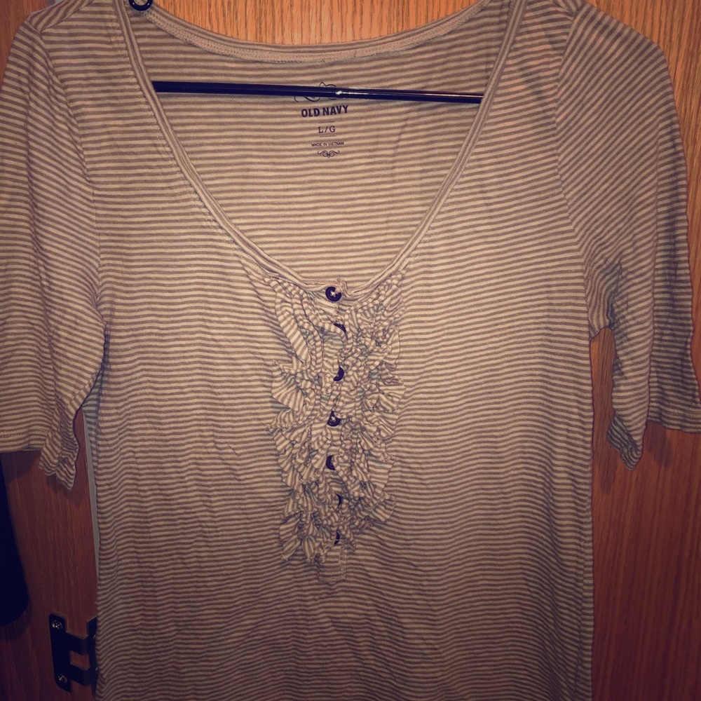 Old Navy. Tan and white